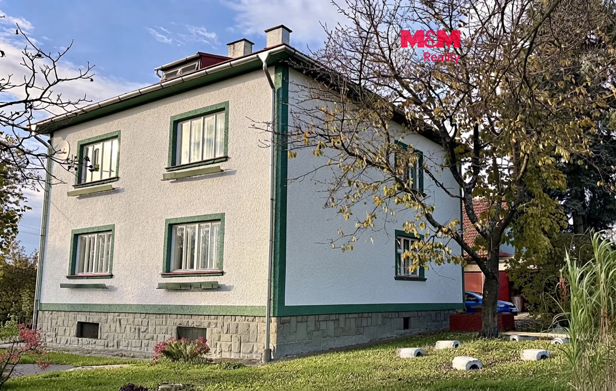 Prodej rodinného domu 260 m², pozemek 1935 m²
