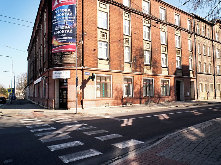 Pronájem komerčního prostoru, 156 m² (1 z 10)