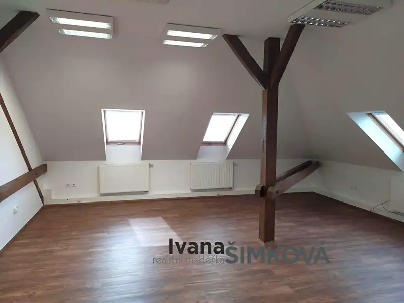 Pronájem kanceláře 183 m², Praha – náhled fotky 2