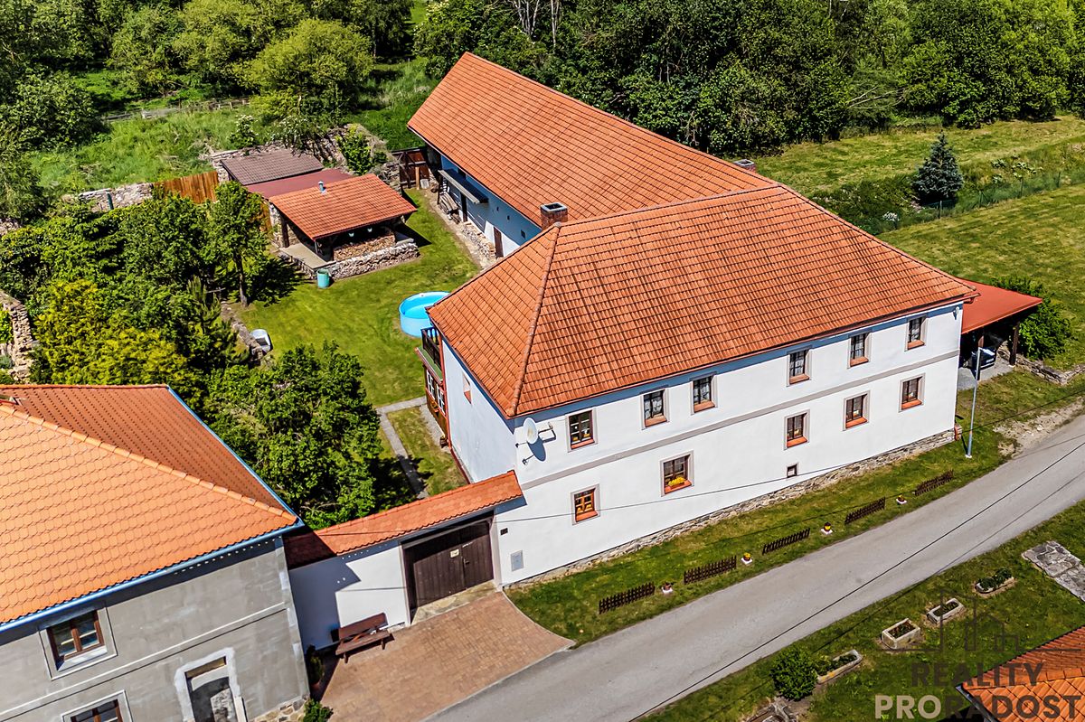 Prodej rodinného domu 557 m², pozemek 1437 m², Kájov – fotka 1 z 3