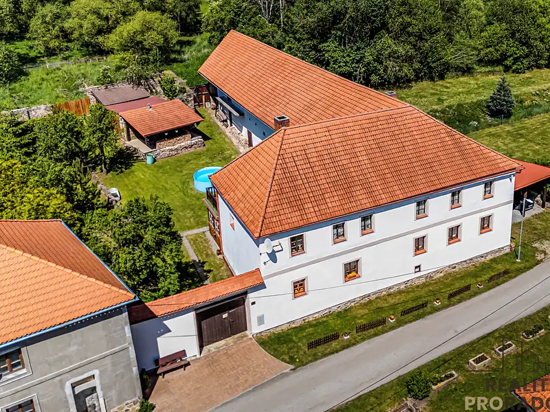 Prodej rodinného domu 557 m², pozemek 1437 m², Kájov – náhled fotky 1