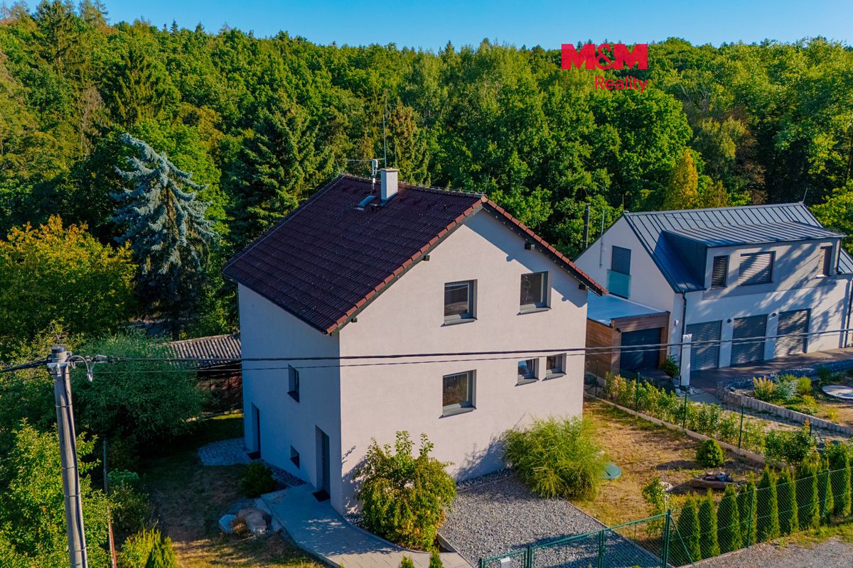 Prodej rodinného domu 178 m², pozemek 378 m², Plzeň – fotka 1 z 3