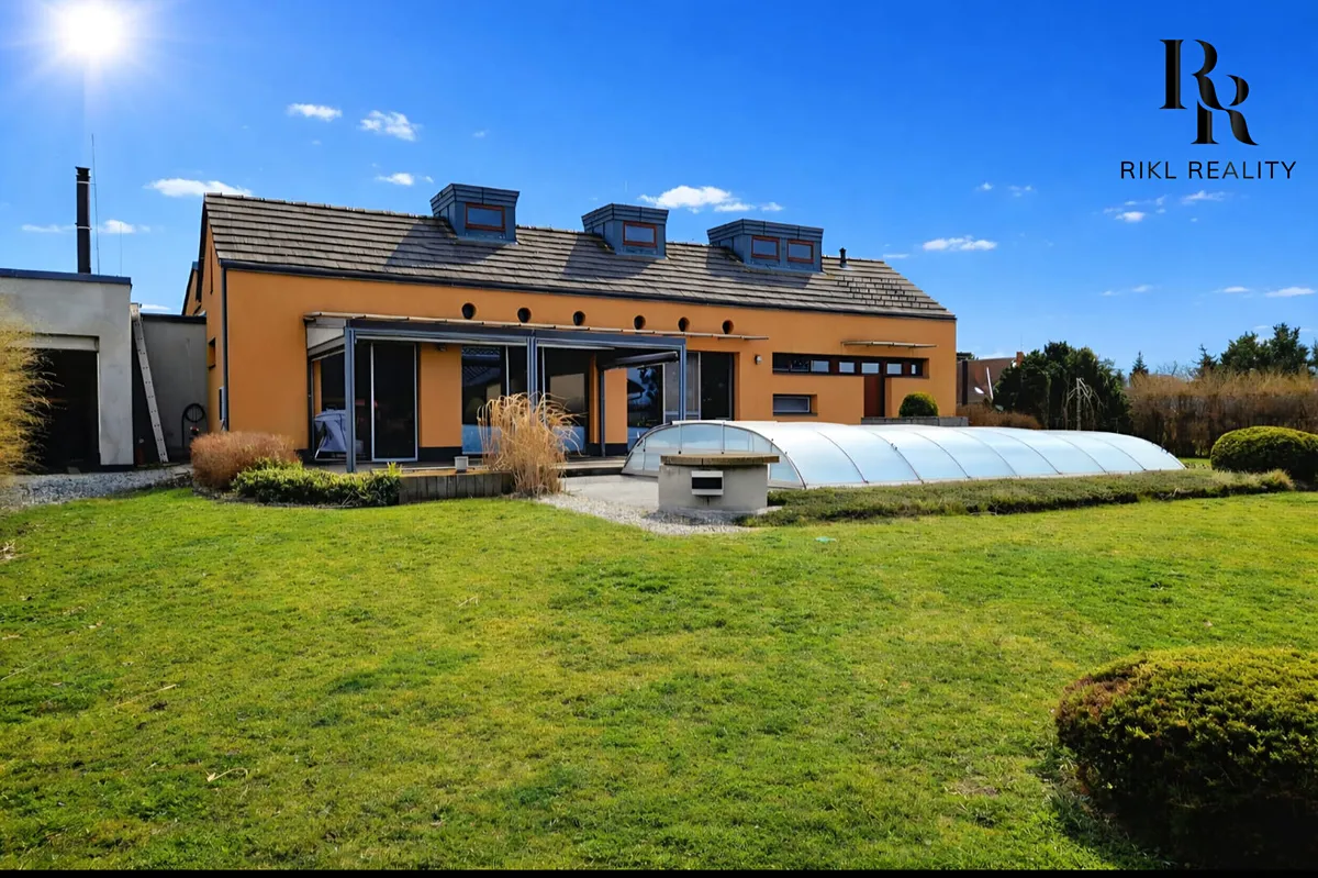Prodej rodinného domu 236 m², pozemek 1236 m²
