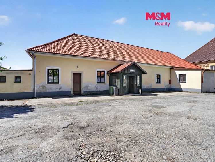 Prodej komerčního prostoru, 879 m² (1 z 19)