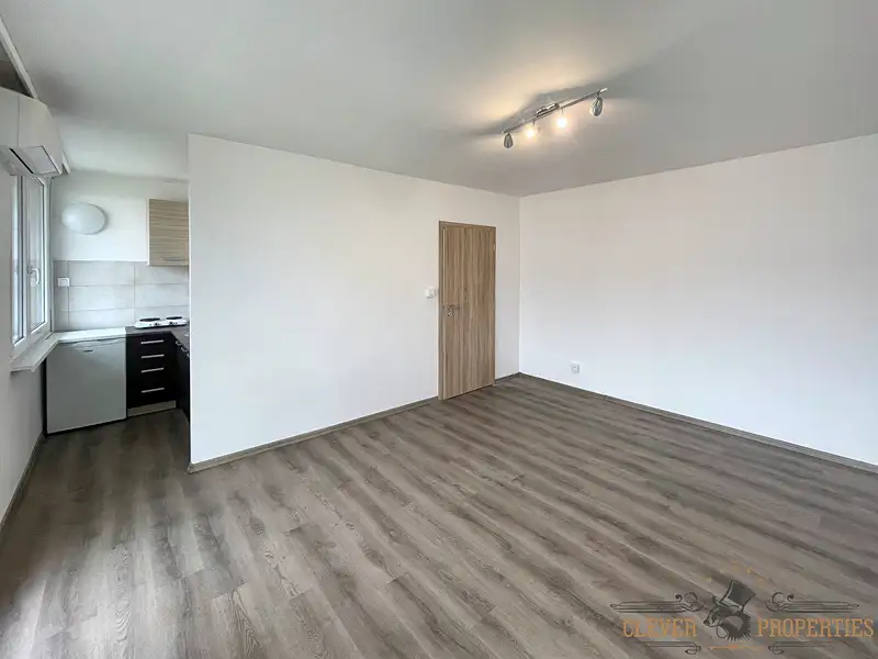 Pronájem bytu 1+kk 31 m², Pardubice – náhled fotky 2