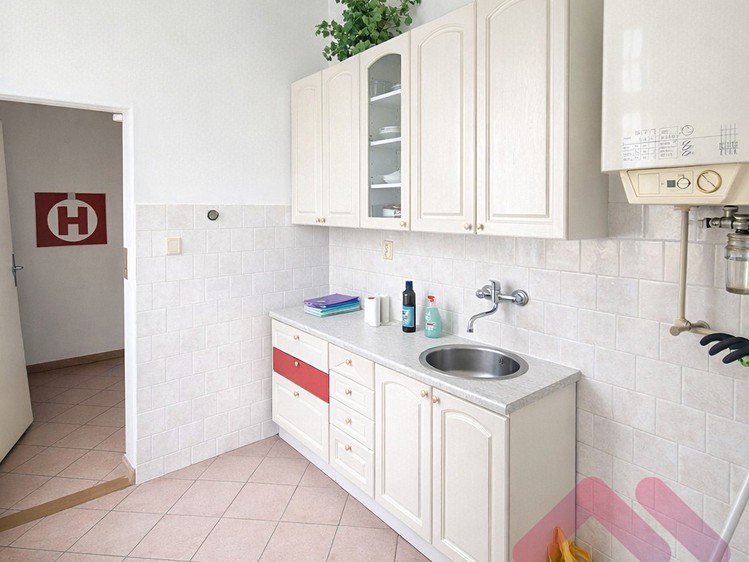 Prodej komerčního prostoru, 868 m² (5 z 18)