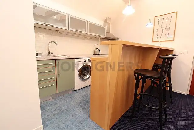 Pronájem bytu 2+1 98 m², Hradec Králové – náhled fotky 2