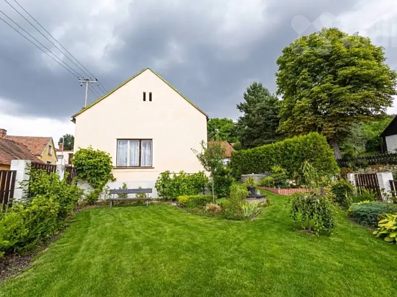 Prodej rodinného domu 162 m², pozemek 428 m², Hoštice – náhled fotky 1