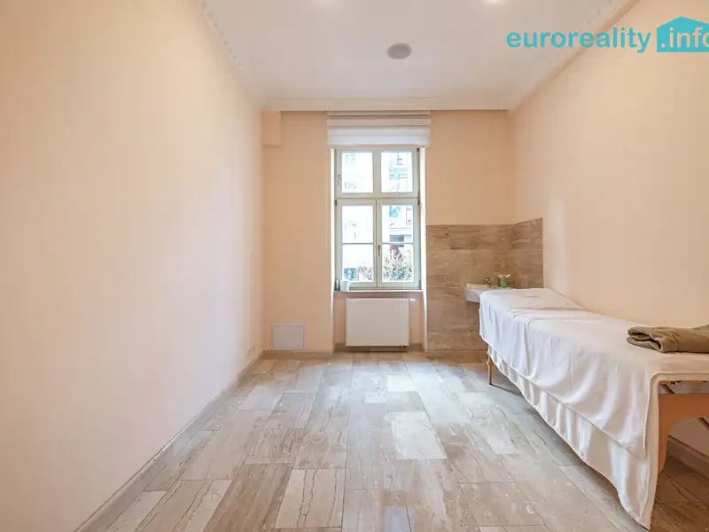 Pronájem obchodního prostoru 20 m², Karlovy Vary – náhled fotky 1