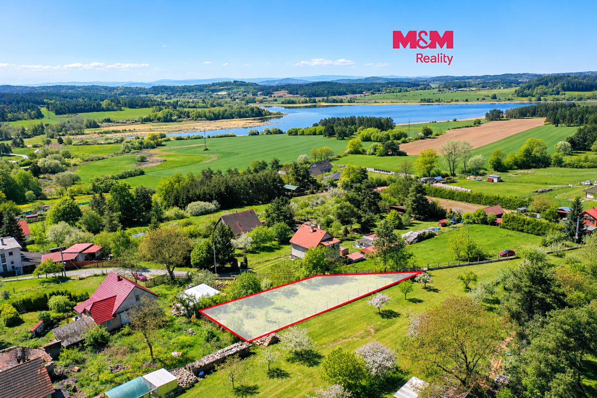 Prodej stavebního pozemku 745 m², Kvášňovice – fotka 1 z 3
