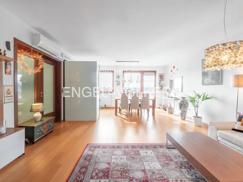 Prodej bytu 6 pokojů a více 161 m², Praha – náhled fotky 2