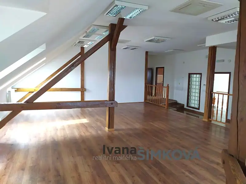 Pronájem kanceláře 183 m², Praha – náhled fotky 1