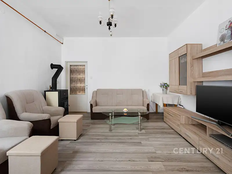 Prodej rodinného domu 220 m², pozemek 500 m², Oslavany – náhled fotky 2