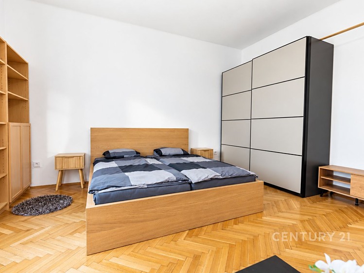 Pronájem bytu 2+kk, 52 m² (2 z 6)