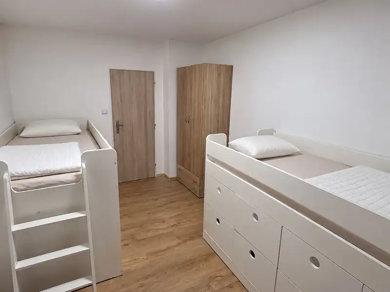 Pronájem bytu pokoje 70 m², Praha – náhled fotky 3