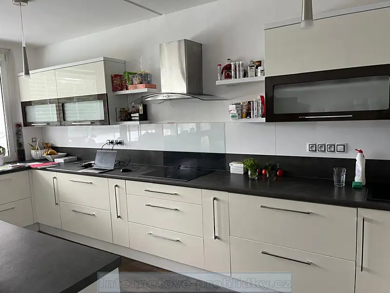 Pronájem bytu pokoje 20 m², Praha – náhled fotky 1
