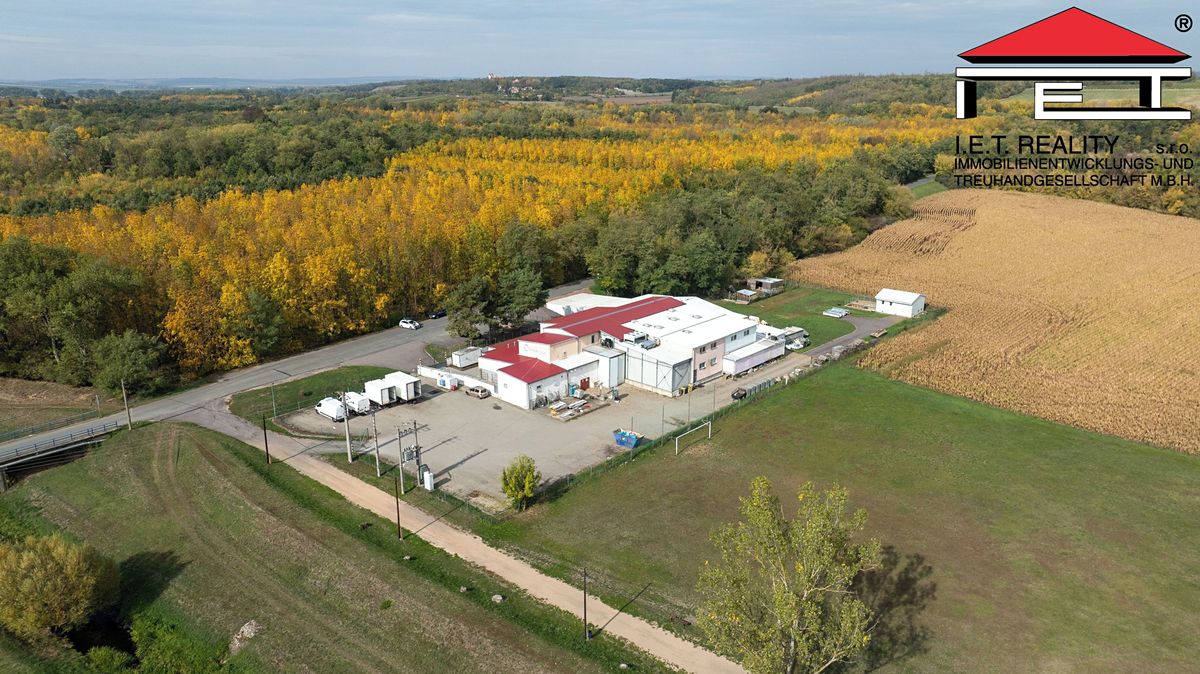 Prodej výrobní haly, prostoru 1821 m², Borotice – fotka 1 z 3