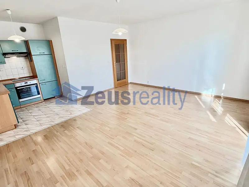Pronájem bytu 1+kk 39 m², Praha – náhled fotky 1