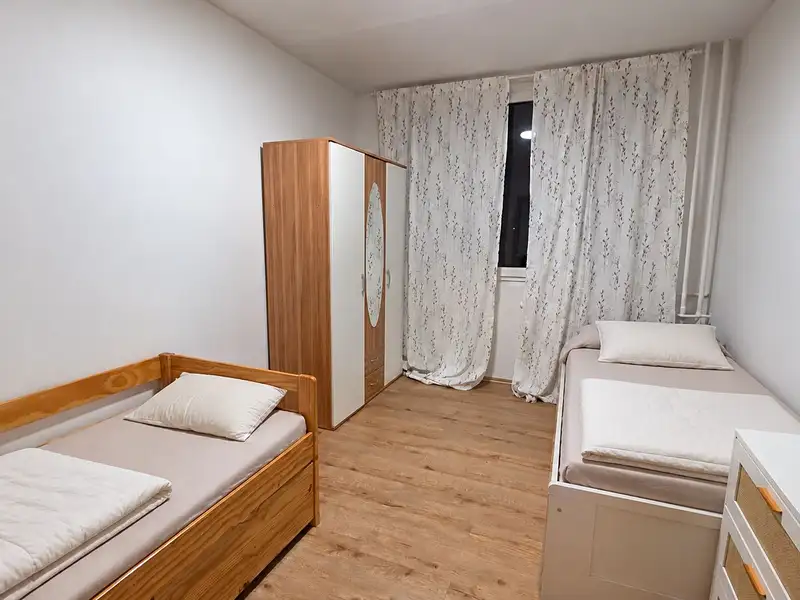 Pronájem bytu pokoje 70 m², Praha – náhled fotky 1