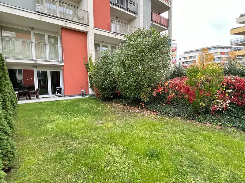 Pronájem bytu 1+kk 40 m², Praha – náhled fotky 1