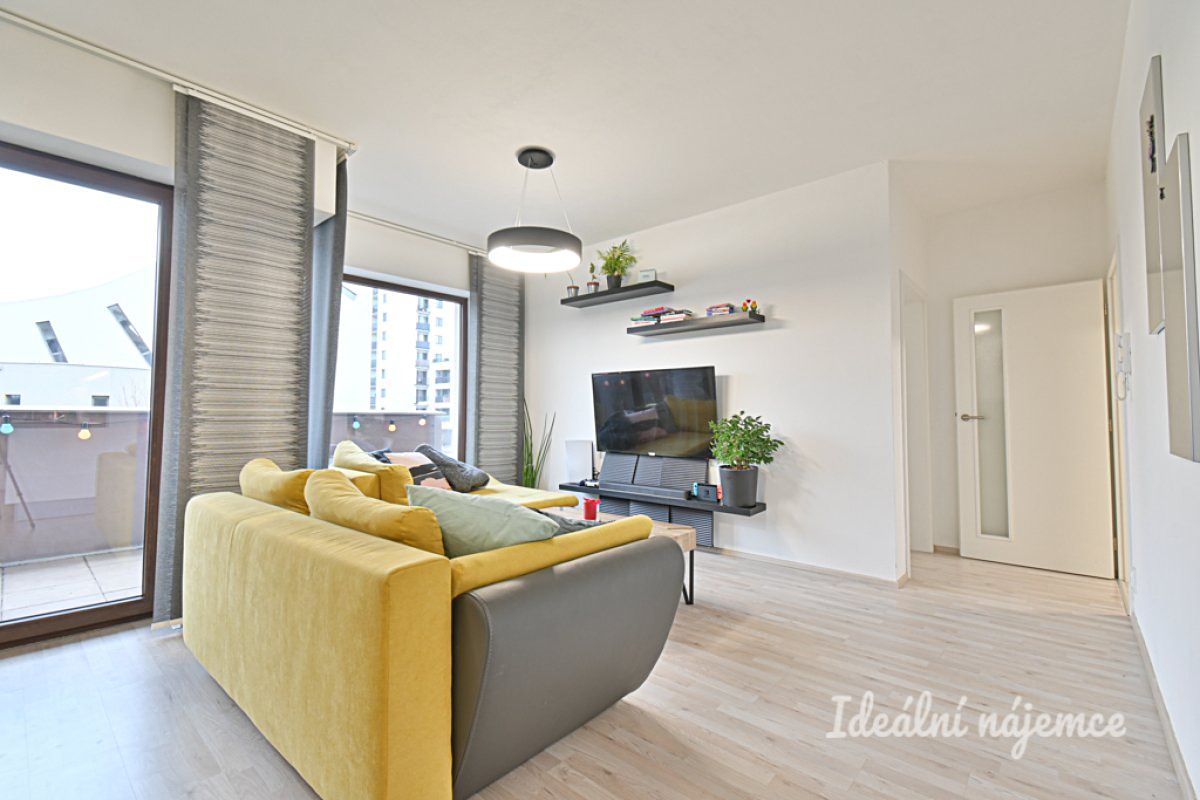 Pronájem bytu 2+kk 61 m² – fotografie 4