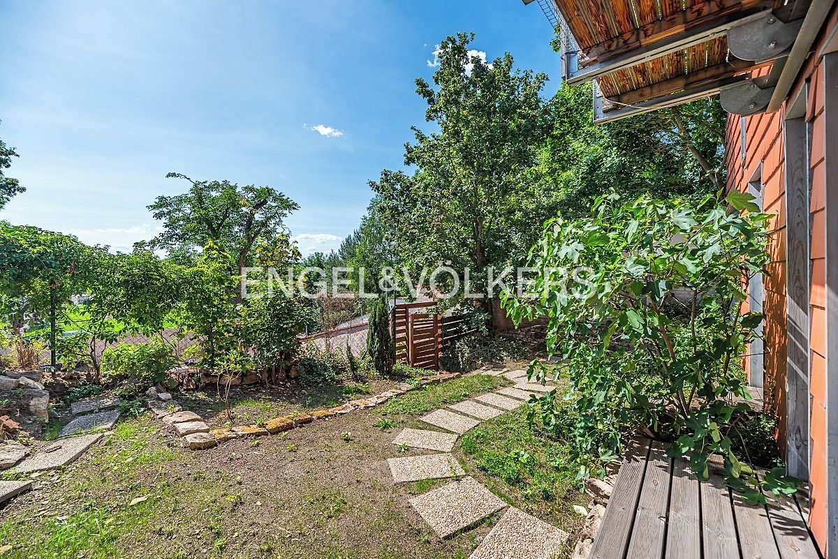 Pronájem rodinného domu 140 m², pozemek 154 m² – fotografie 2