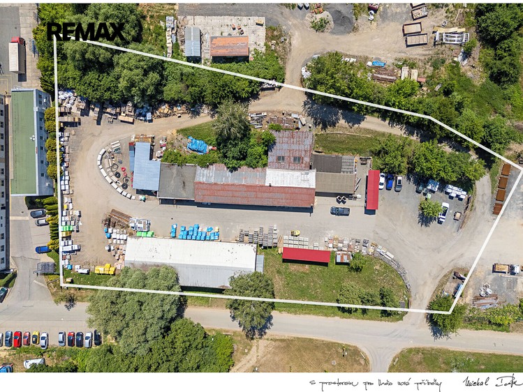 Комерційне приміщення на продаж, 1 047 м² (1 з 10)