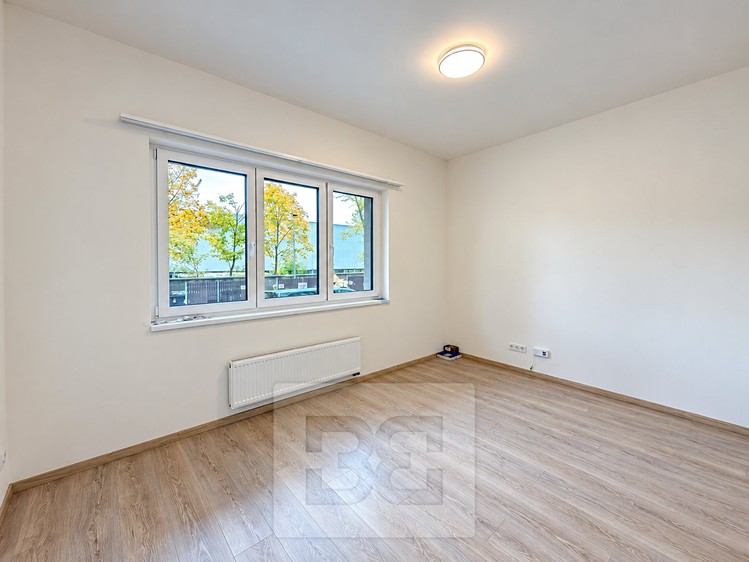 Pronájem bytu 1+kk, 27 m² (4 z 9)