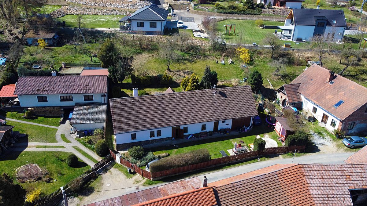 Prodej rodinného domu 125 m², pozemek 1362 m², Postupice – fotka 1 z 3