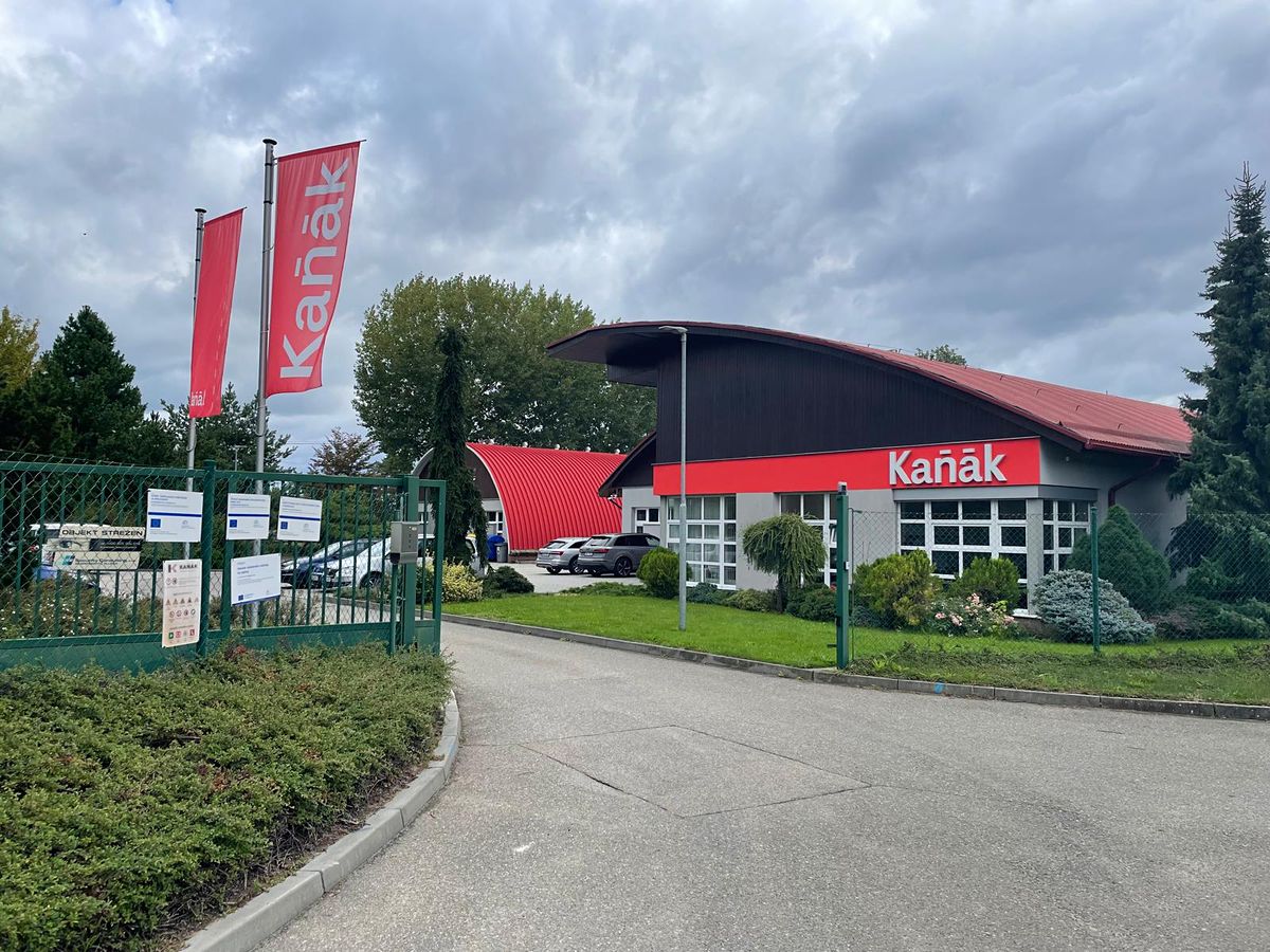 Prodej výrobní haly, prostoru 2116 m², Rohatec – fotka 1 z 3