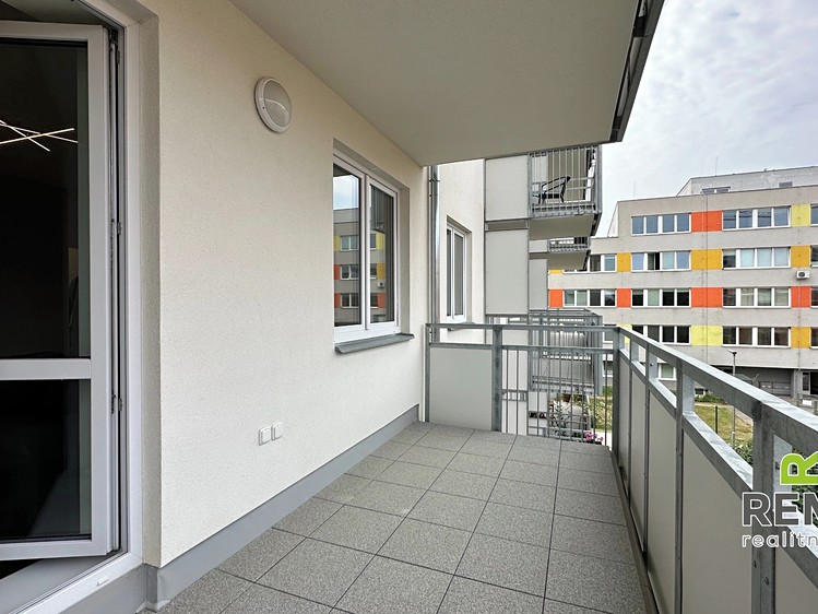 Pronájem bytu 2+kk, 57 m² (2 z 11)