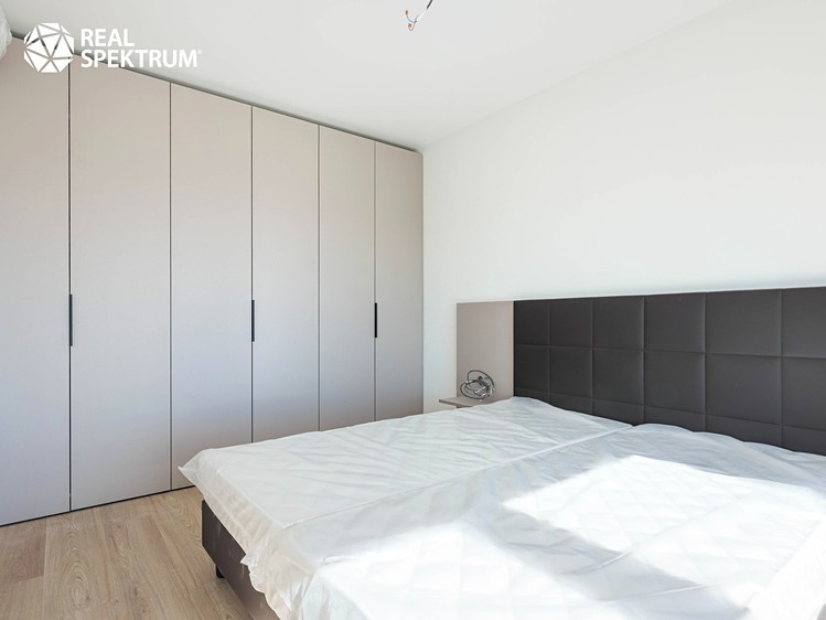 Pronájem bytu 3+kk, 61 m² (10 z 28)