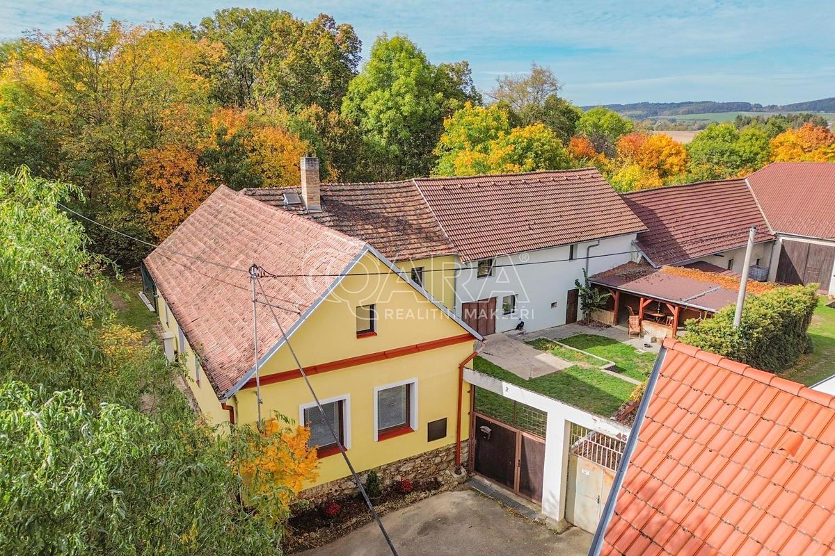 Prodej rodinného domu 245 m², pozemek 641 m², Jinín – fotka 1 z 3