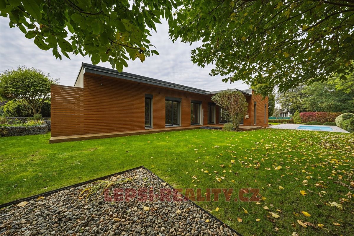 Prodej rodinného domu 174 m², pozemek 932 m², Svémyslice – fotka 1 z 3