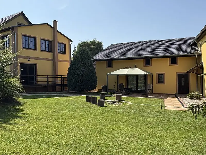 Prodej rodinného domu 800 m², pozemek 4800 m², Svojetín – náhled fotky 1