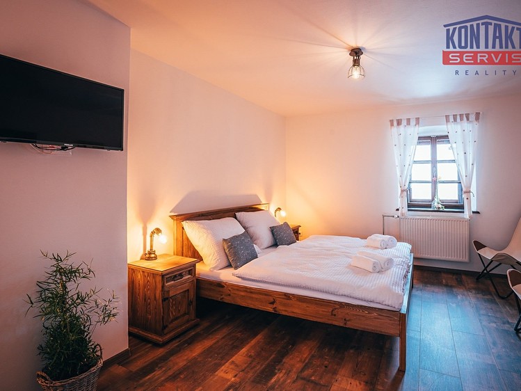Pronájem domu, 247 m² (18 z 37)
