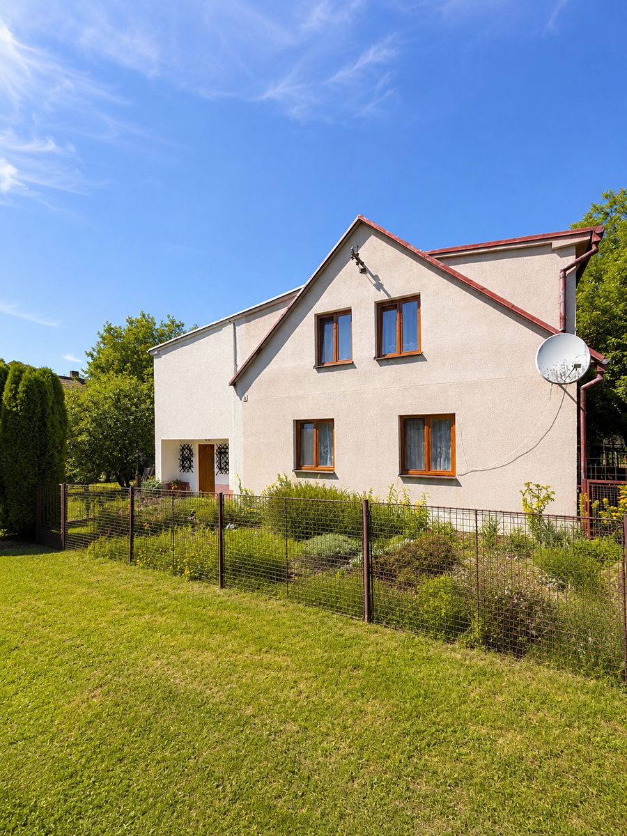 Prodej rodinného domu 250 m², pozemek 1200 m², Chrášťany – fotka 1 z 3