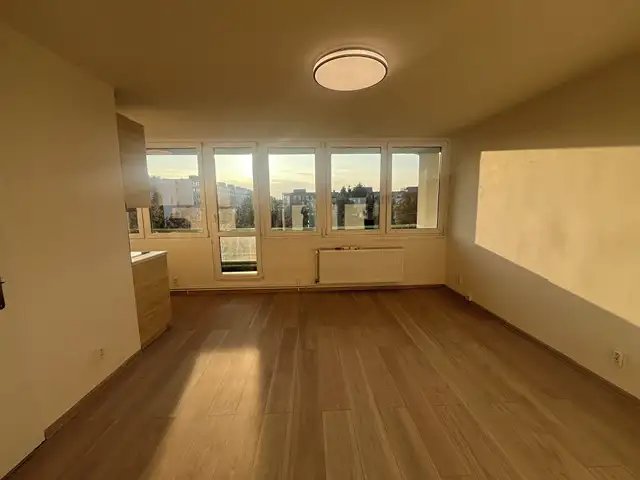 Pronájem bytu 1+kk 27 m², Praha – náhled fotky 1