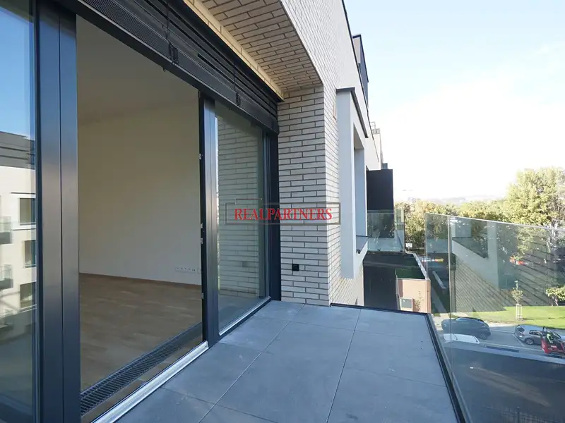 Prodej bytu 1+kk 37 m², Praha – náhled fotky 2