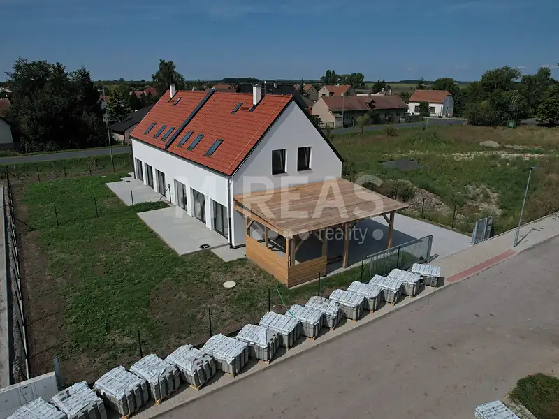 Prodej rodinného domu 133 m², pozemek 440 m², Dvory – náhled fotky 3