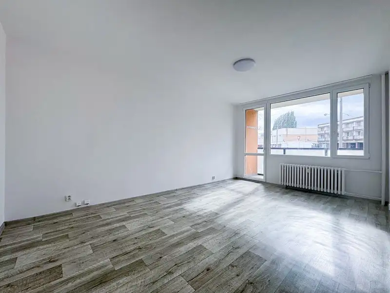 Pronájem bytu 3+1 63 m², Chomutov – náhled fotky 3