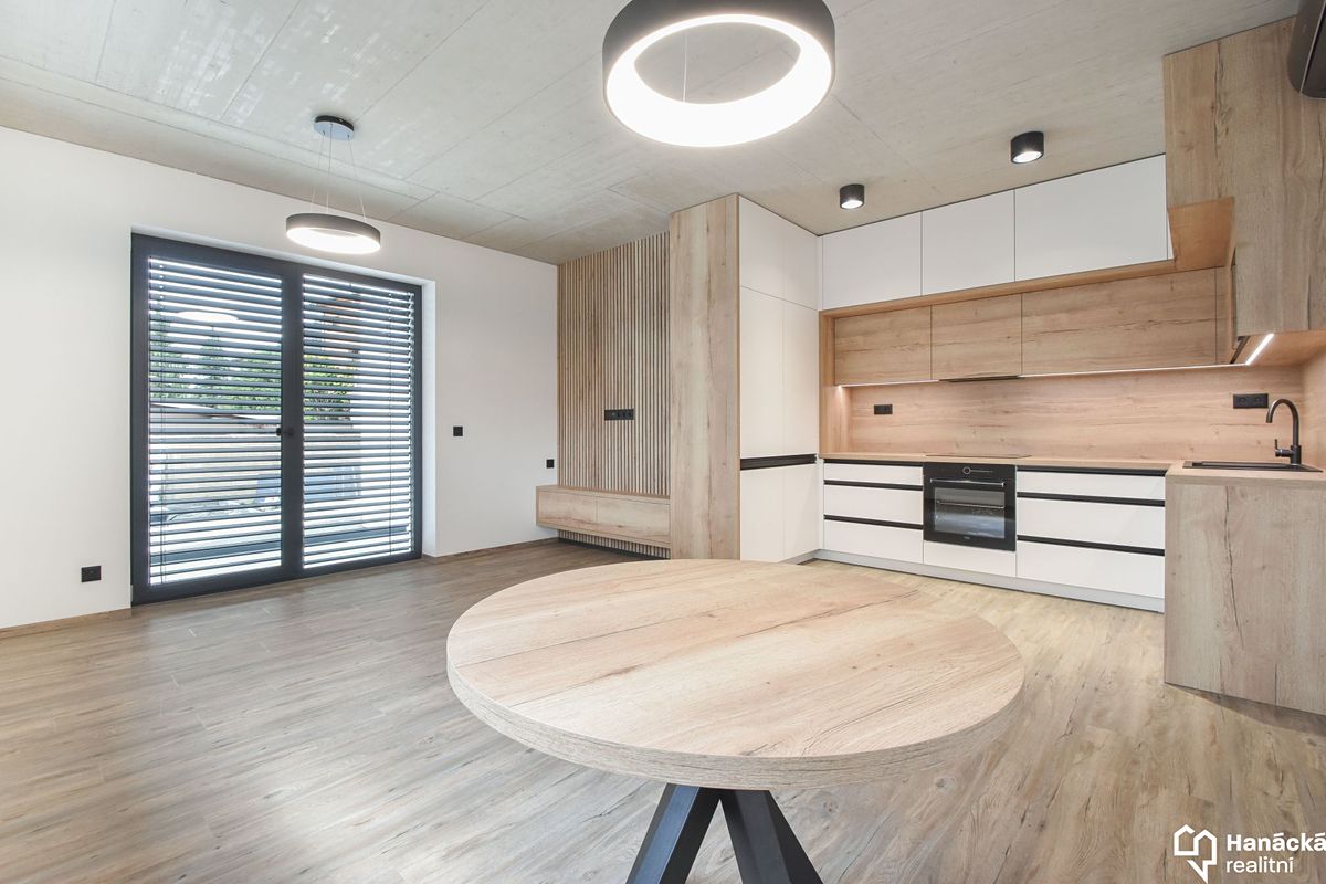 Pronájem bytu 2+kk 58 m²