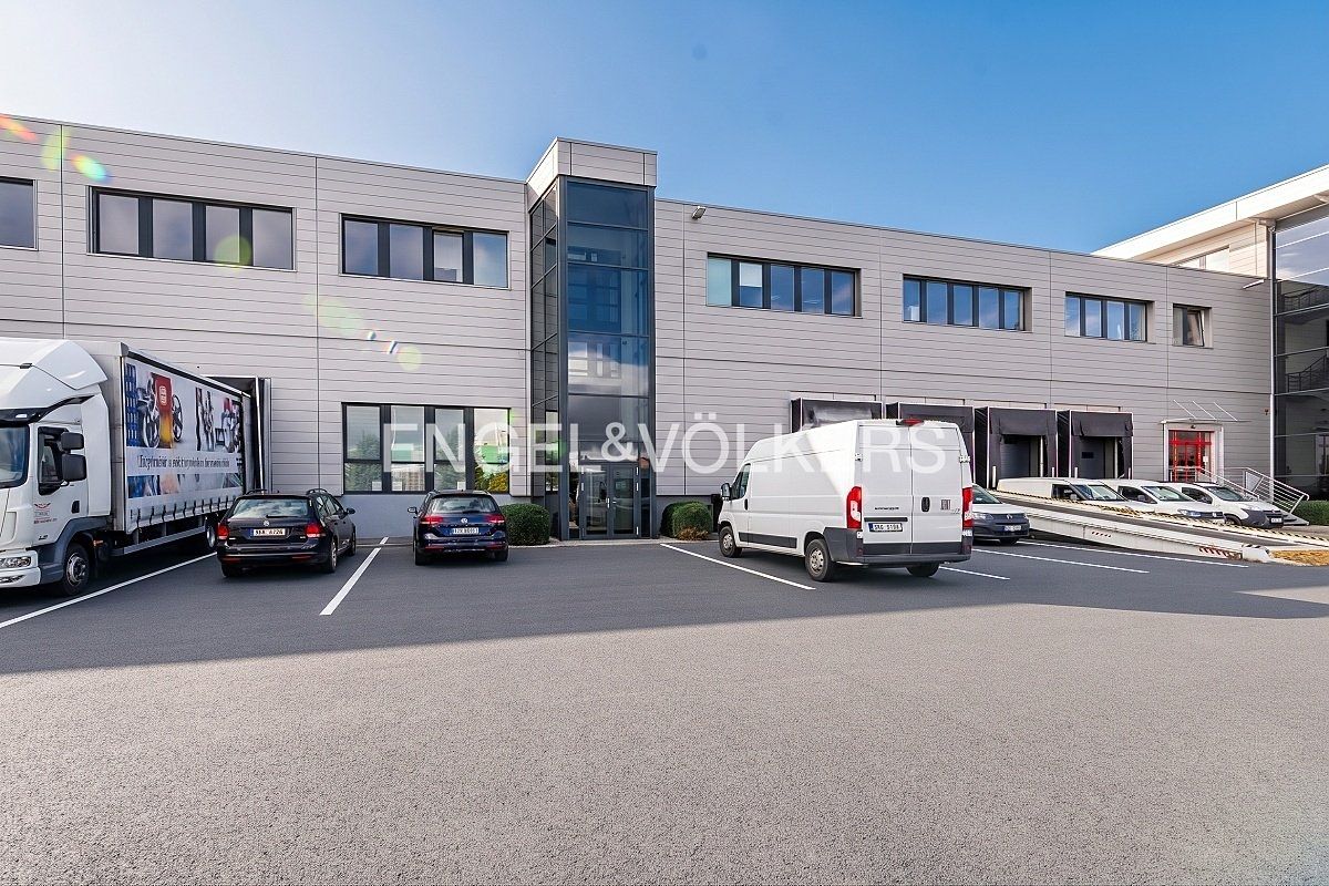 Pronájem kanceláře 185 m², Modletice – fotka 1 z 3