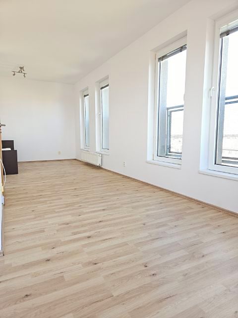 Pronájem bytu 1+kk 36 m², Kolín – fotka 1 z 3