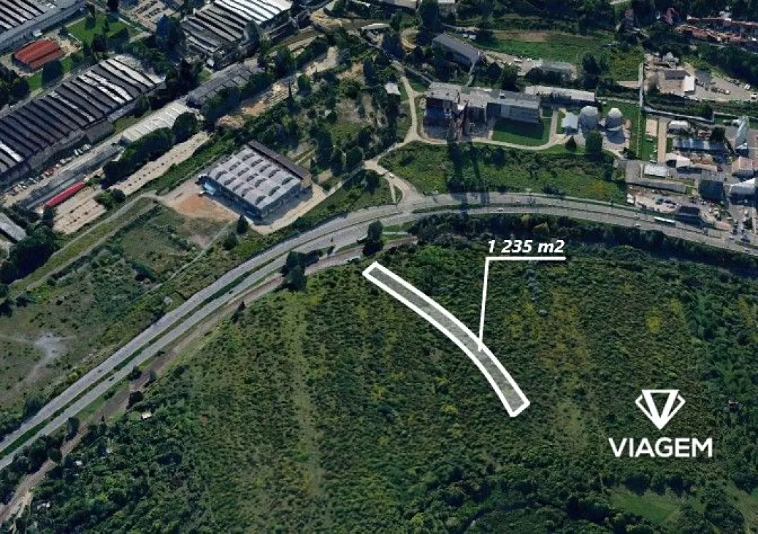 Prodej pole 1235 m²