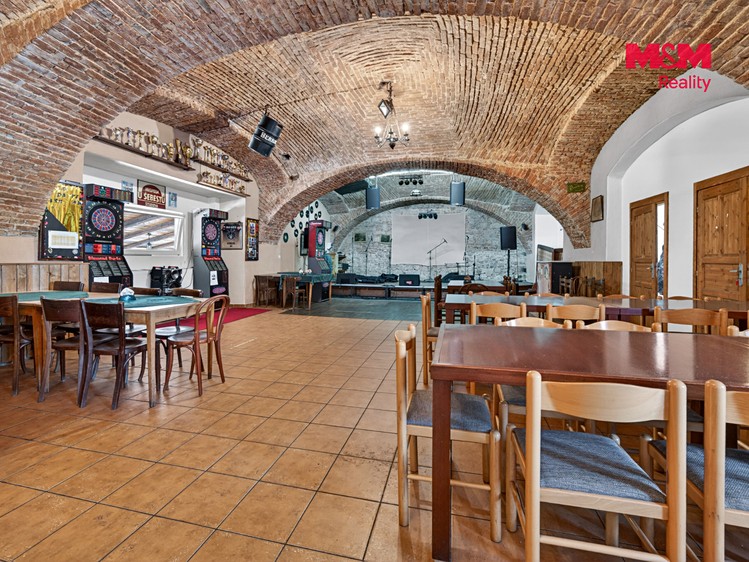 Prodej komerčního prostoru, 879 m² (5 z 19)