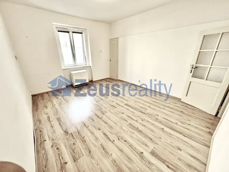 Pronájem bytu 1+kk 27 m², Praha – náhled fotky 1
