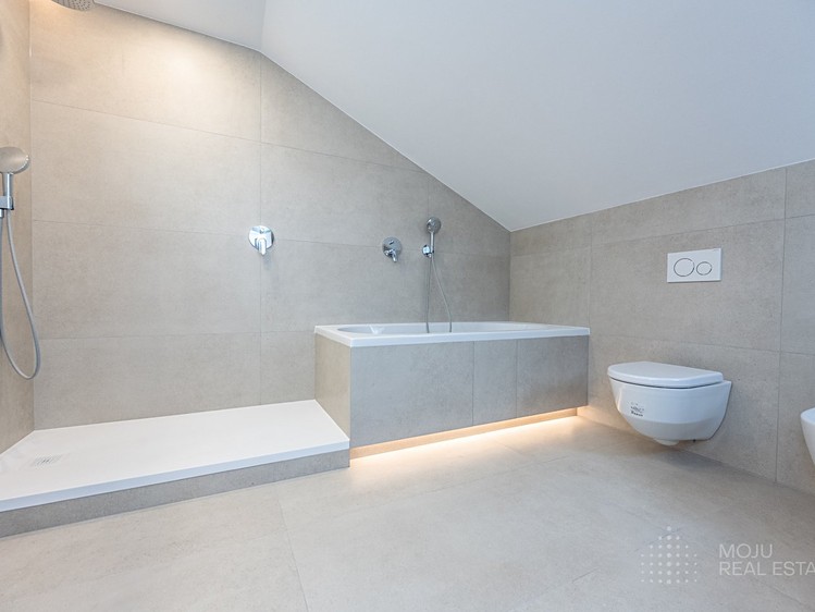 Квартира 4+1 в оренду, 227 м² (14 з 22)