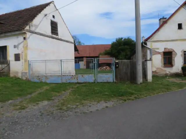 Dražba rodinného domu 1687 m², pozemek 128 m², Kožlany – náhled fotky 2