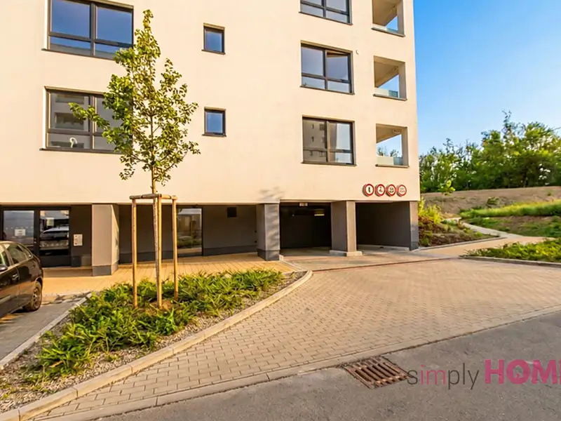 Pronájem garážového stání 13 m², Praha – náhled fotky 2